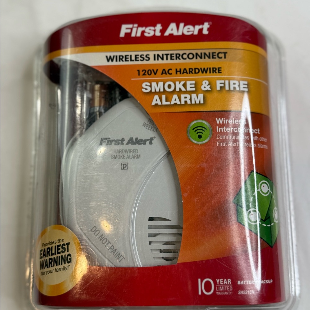 First Alert Wireless Interconnect Hardwire Smoke Alarm w/ Battery Backup Wired
